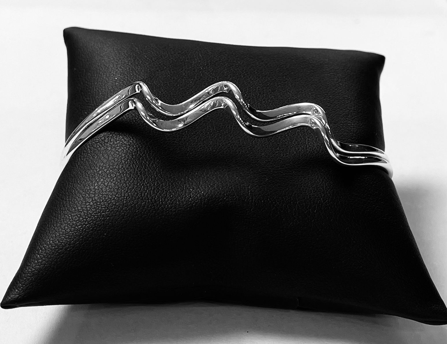 Brazalete en Plata Ley 925, sello de autenticidad Plata Ley .925