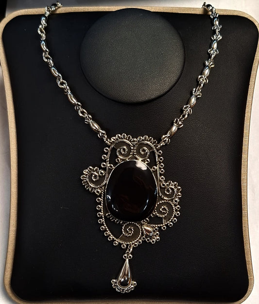 Collar Vintage con Incrustacion de Obsidiana en Plata Ley 950, vista frontal
