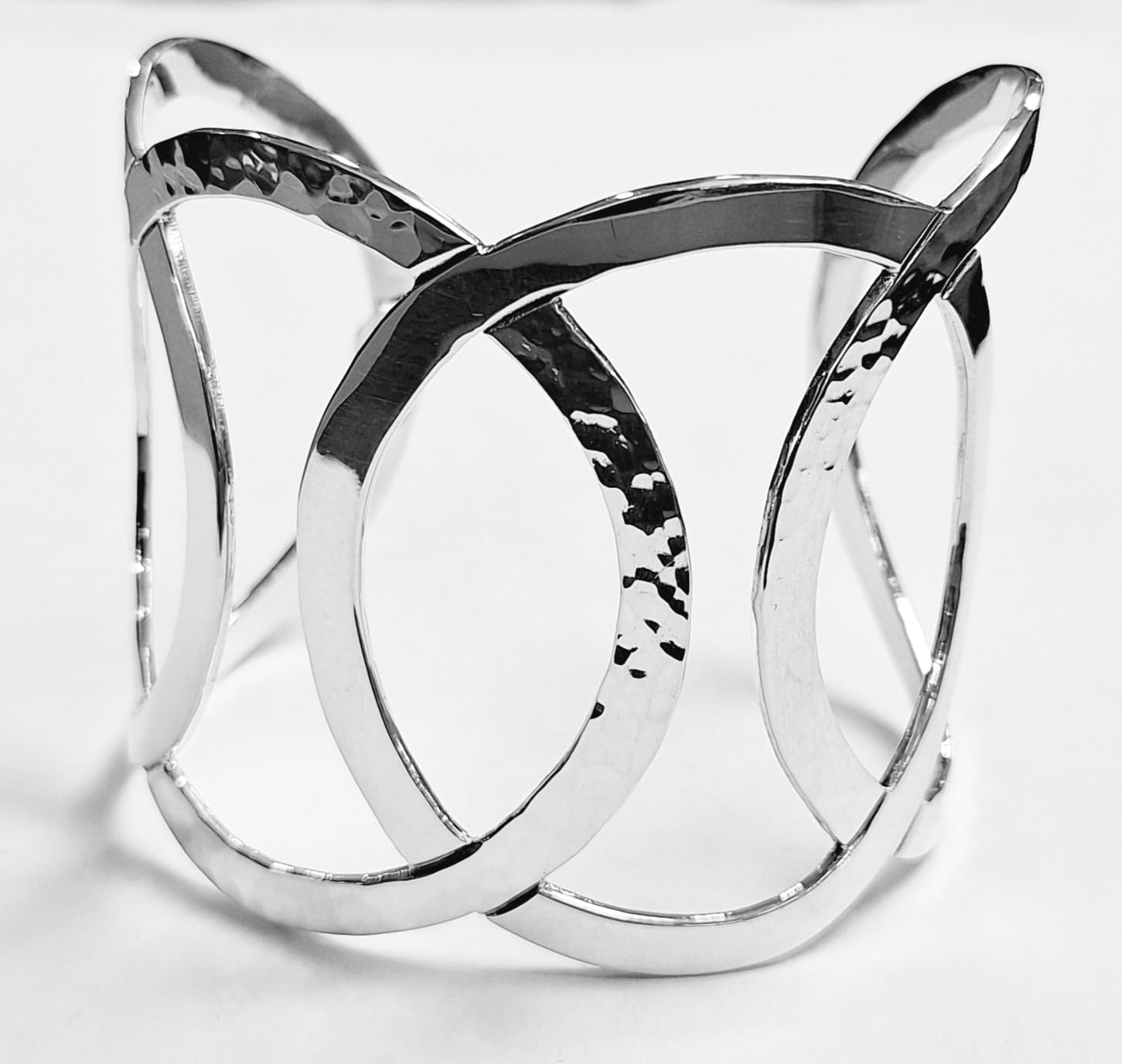 Sello de ley en el interior del brazalete en plata ley 950