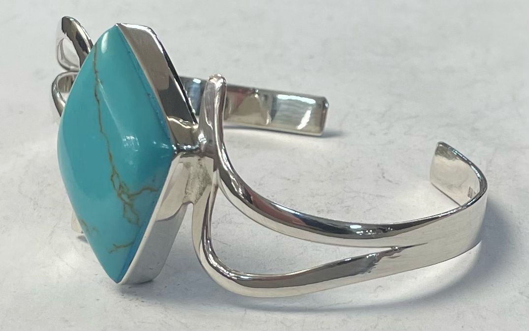 Brazalete con Turquesa en Plata Ley 925, vista frontal