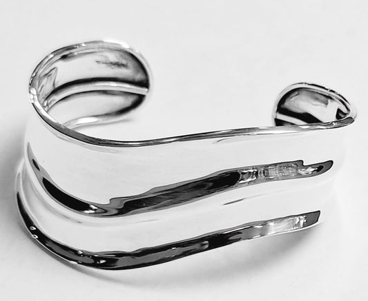 Sello de ley en el interior del brazalete en plata ley 925
