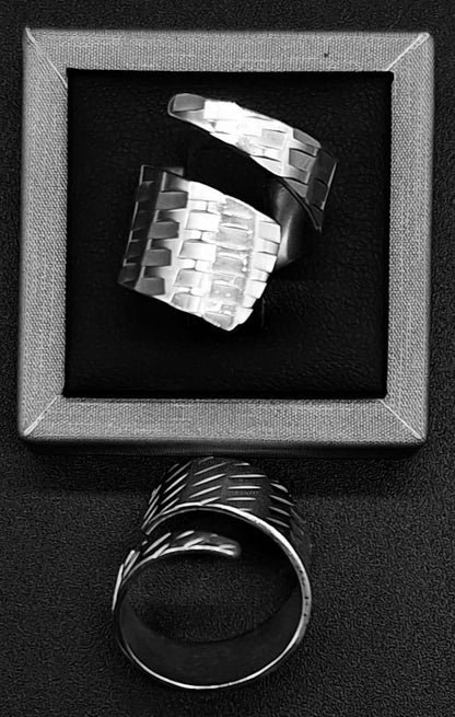 Sello de ley en el interior del anillo diamantada plata ley 925