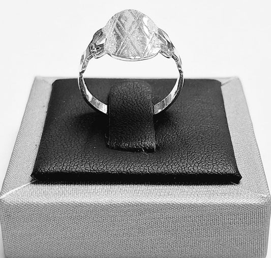 Sello de ley en el interior del anillo diamantada en plata ley 925