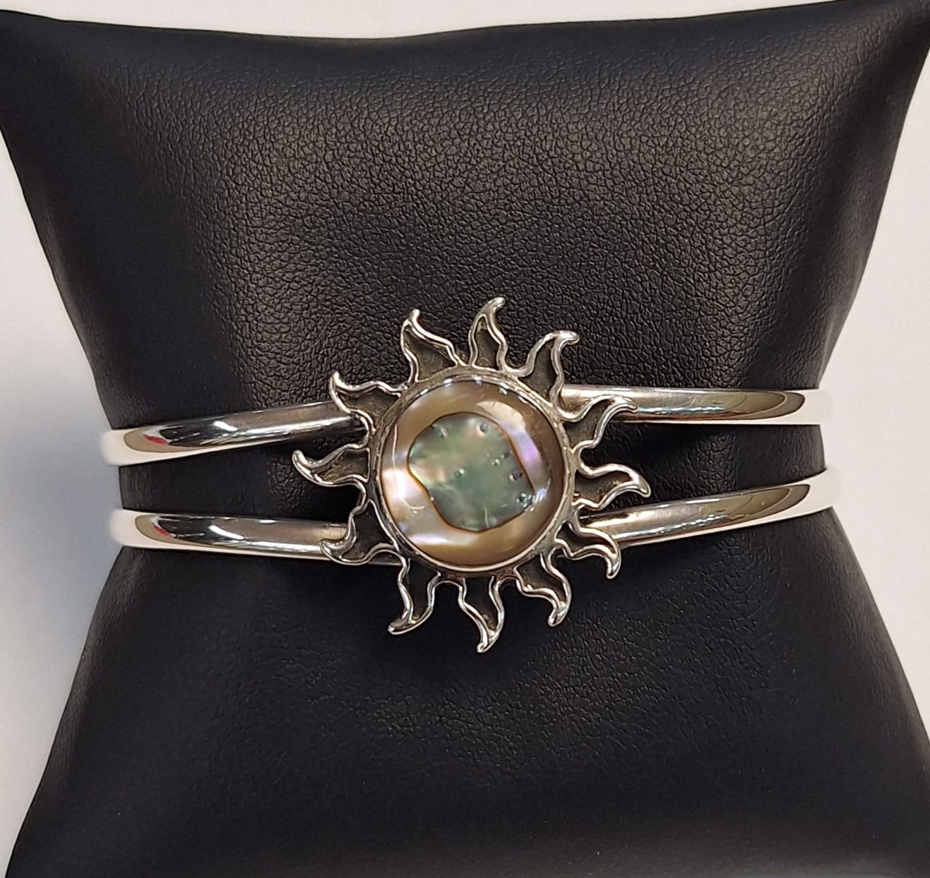 Brazalete con Concha de Abulon en Plata Ley 925, sello de autenticidad Plata Ley .925