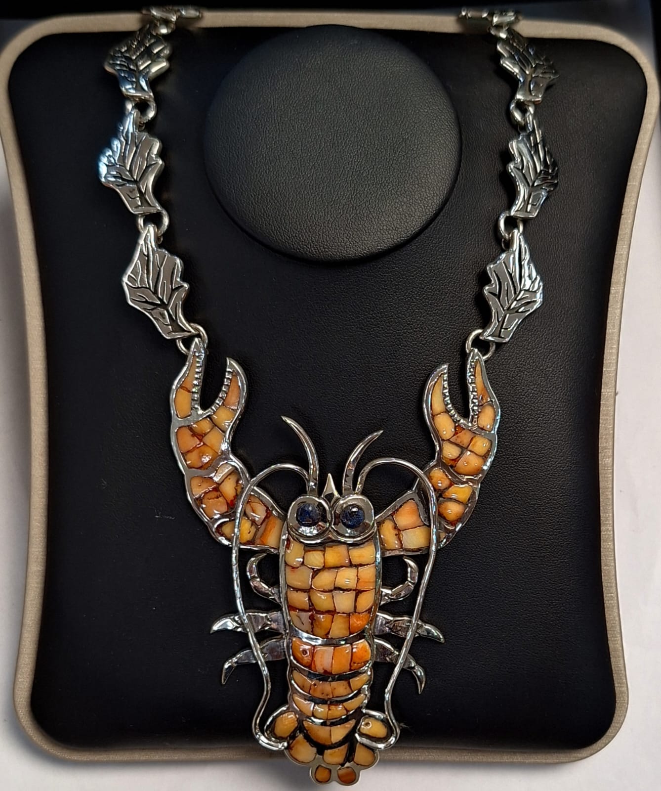 Collar Langosta con Incrustaciones de Piedra en Plata Ley 925, sello de autenticidad Plata Ley .925