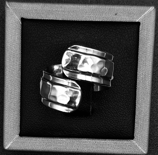 Sello de ley en el interior del anillo plata ley 925 , martillada