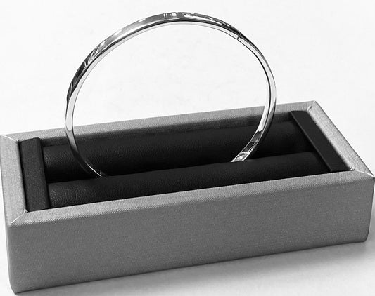 Sello de ley en el interior del brazalete en plata ley 925