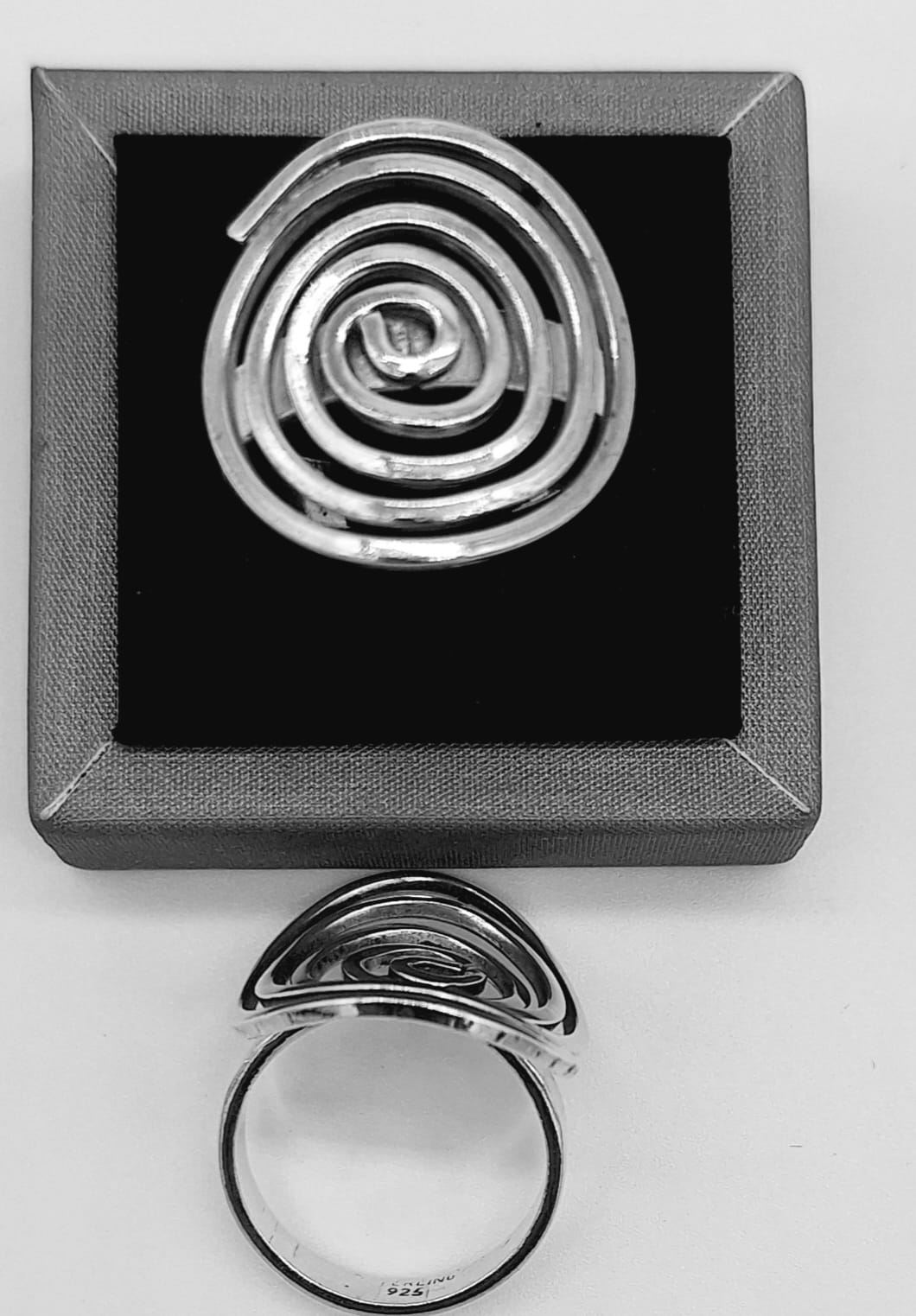 Sello de ley en el interior del anillo plata ley 925