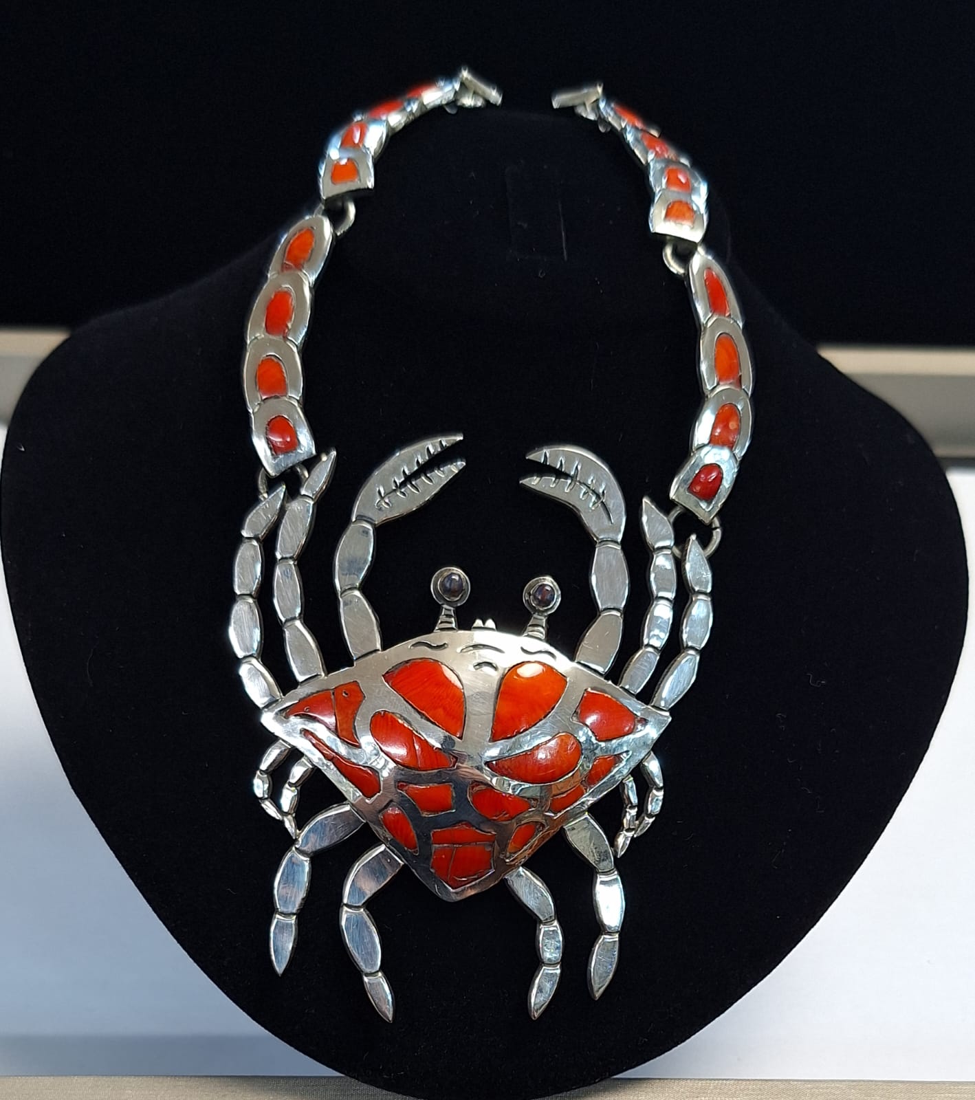 Collar con Incrustaciones de Coral en Plata Ley 925, sello de autenticidad Plata Ley .925