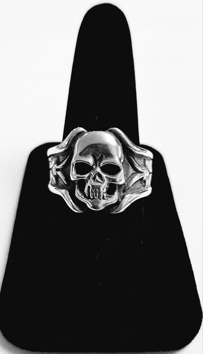 Sello de ley en el interior del anillo calavera en plata ley 925