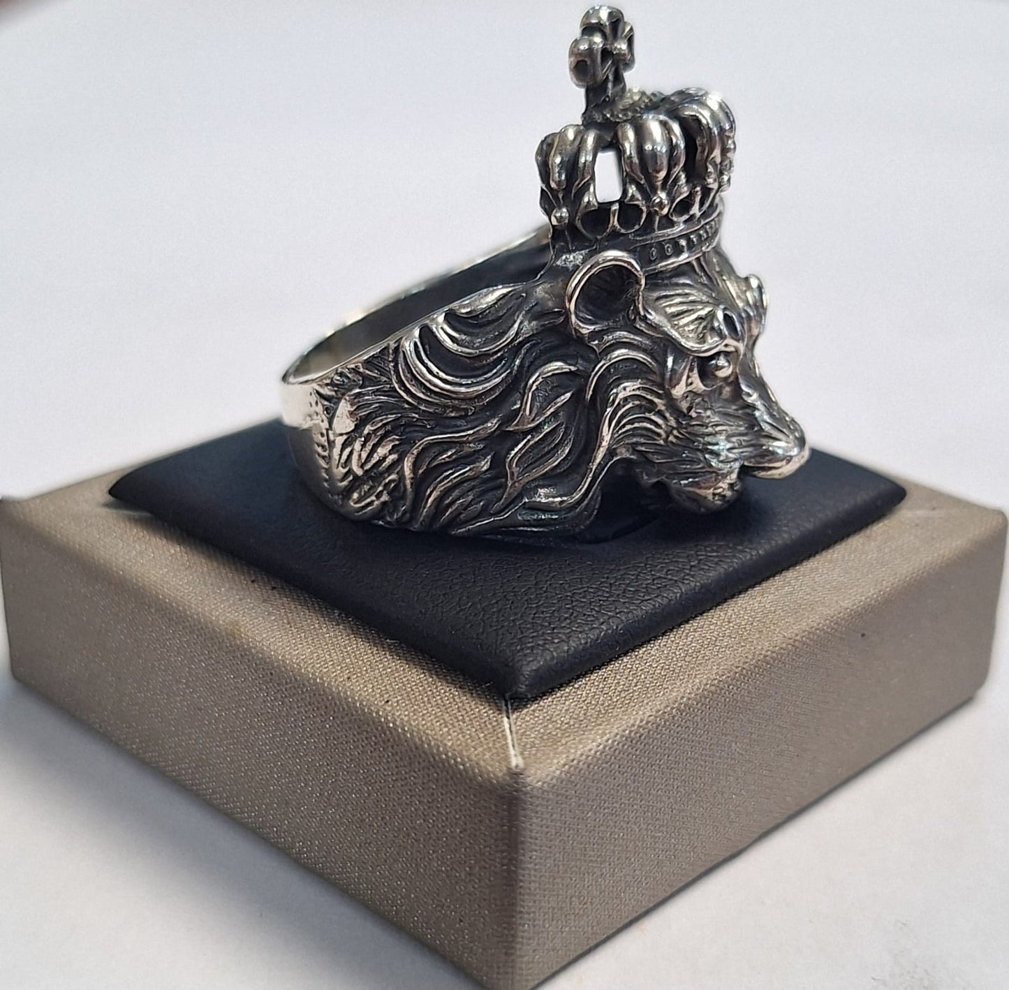 Anillo Rey Leon en Plata Ley 925, sello de autenticidad Plata Ley .925