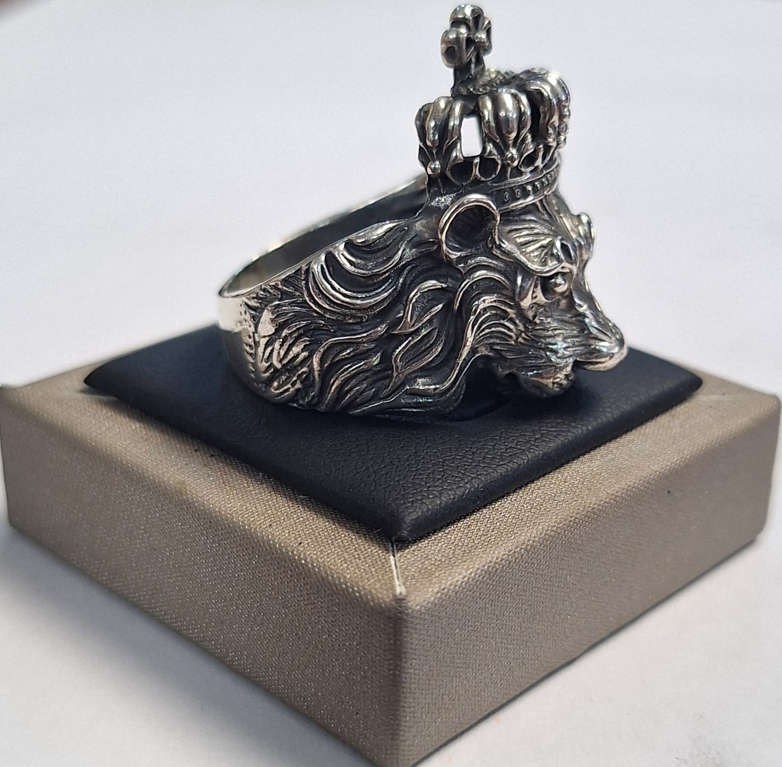 Anillo Rey Leon en Plata Ley 925, sello de autenticidad Plata Ley .925