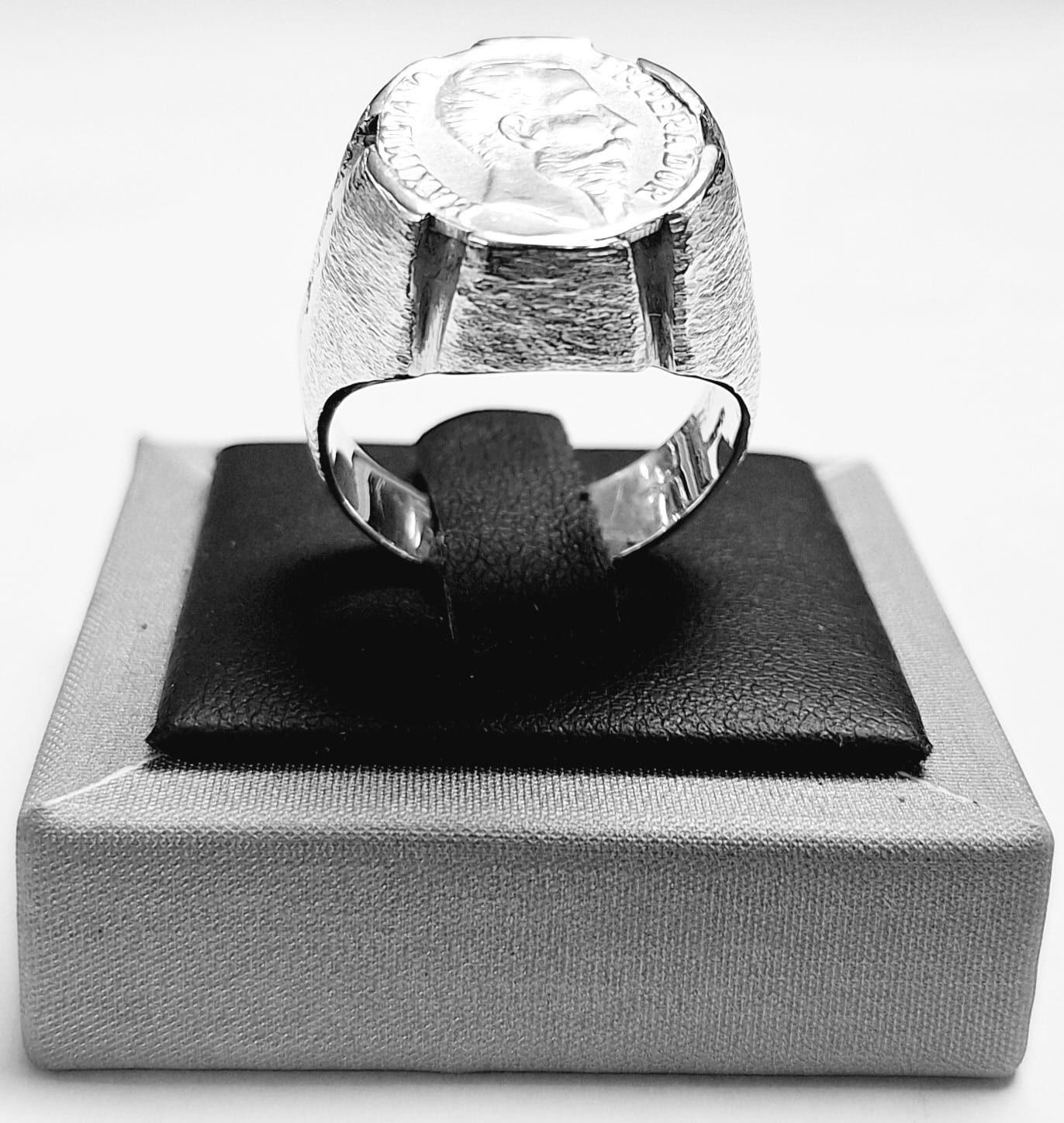 Sello de ley en el interior del anillo moneda en plata ley 925