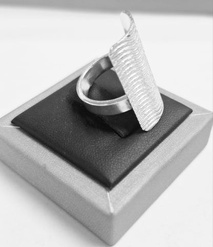 Anillo Diamantada Plata Ley 925, sello de autenticidad Plata Ley .925