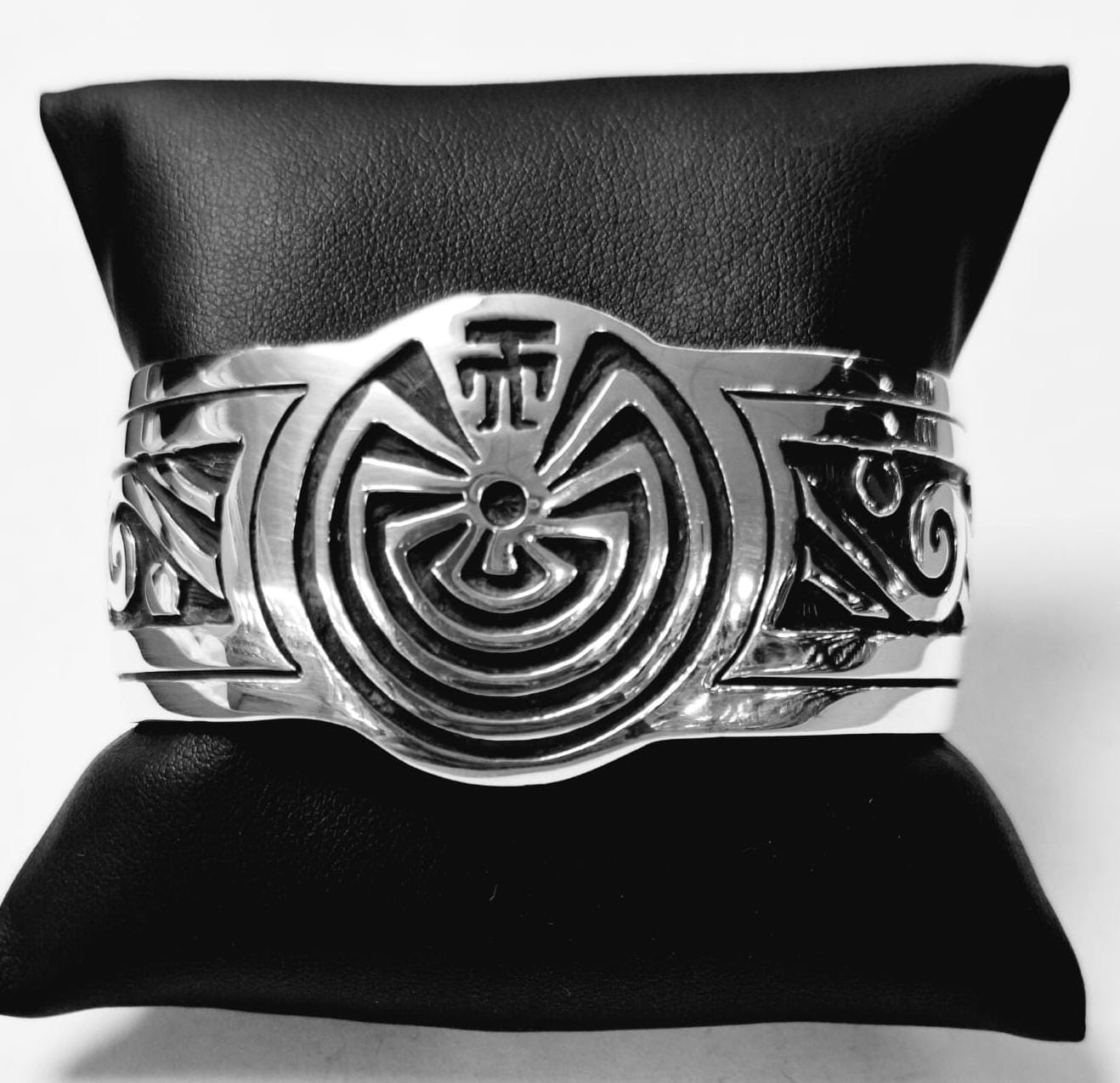 Brazalete Jopi en Plata Ley 925, sello de autenticidad Plata Ley .925