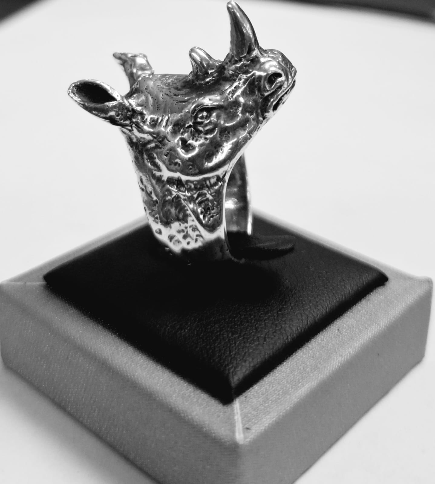 Anillo Rinoceronte en Plata Ley 925, vista frontal