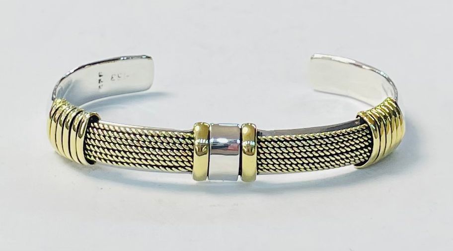 Sello de ley en el interior del brazalete en plata ley 925
