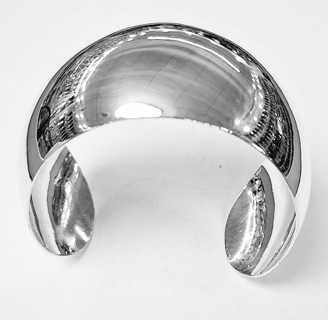 Sello de ley en el interior del brazalete en plata ley 925