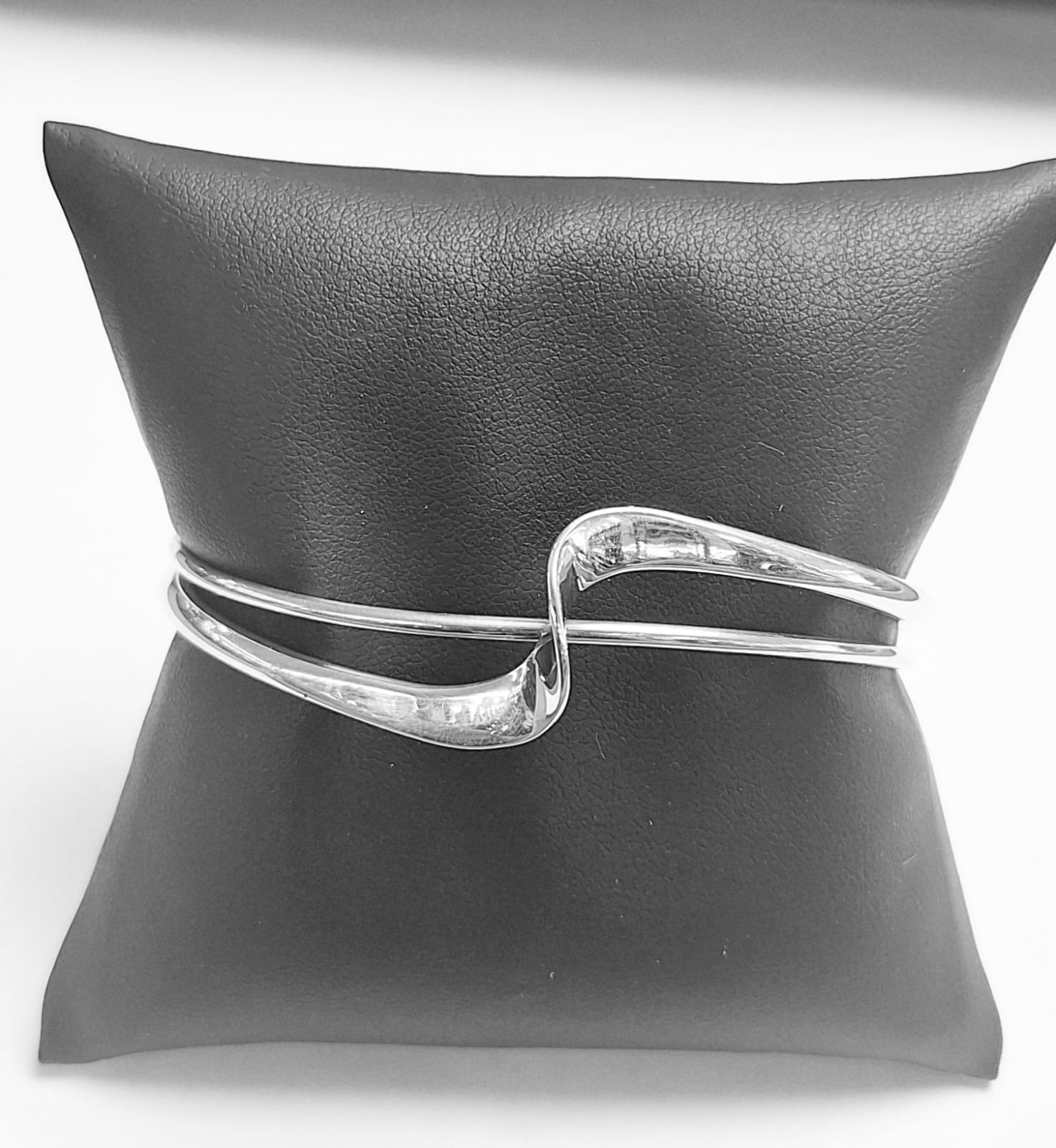 Brazalete en Plata Ley 950, sello de autenticidad Plata Ley .925