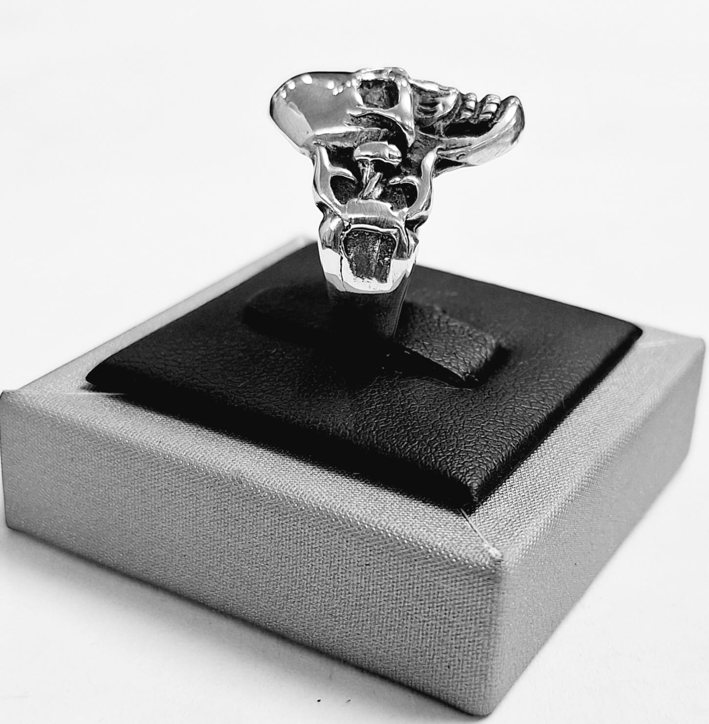 Anillo Calavera en Plata Ley 925, vista frontal