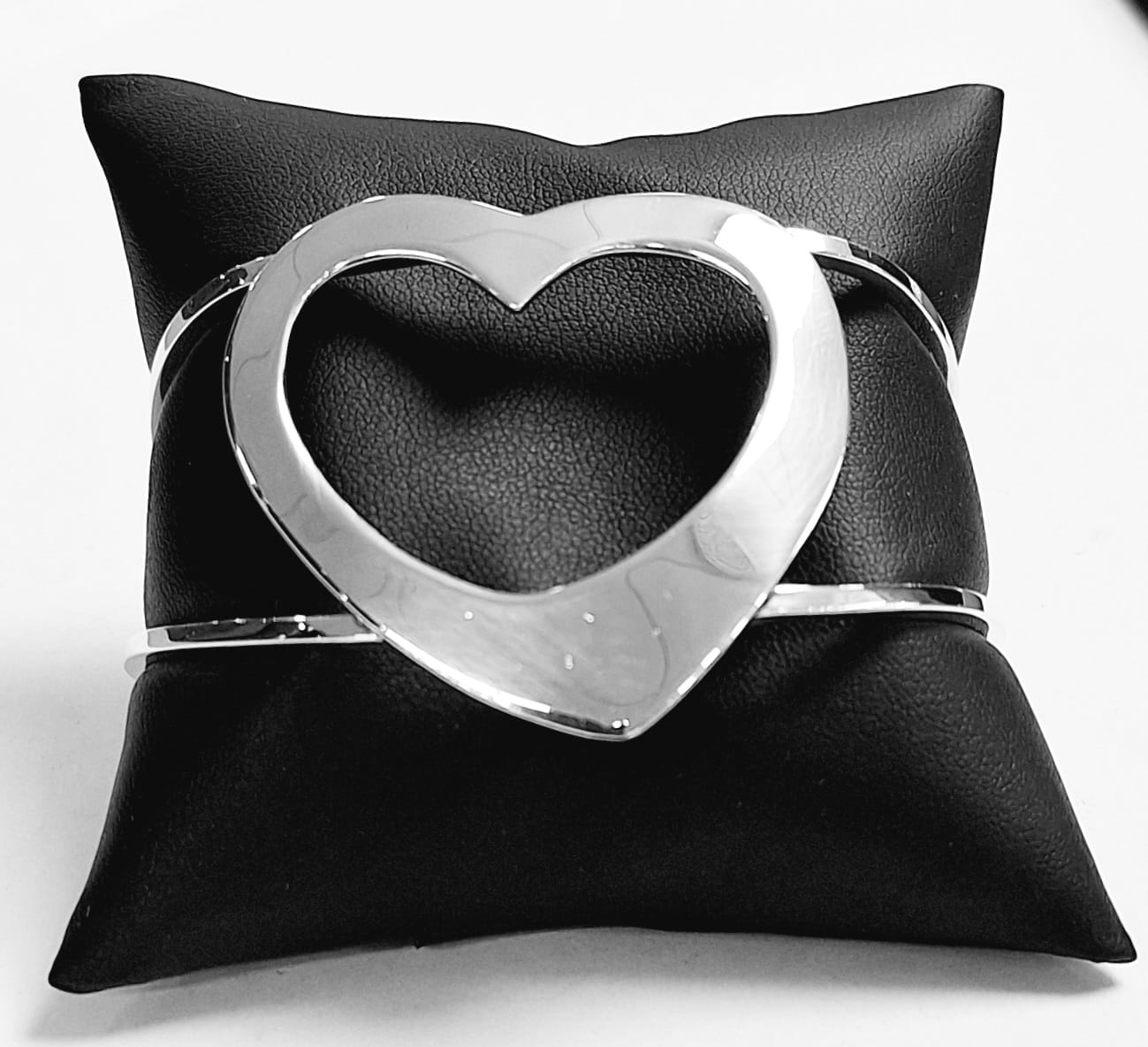 Sello de ley en el interior del brazalete en plata ley 925