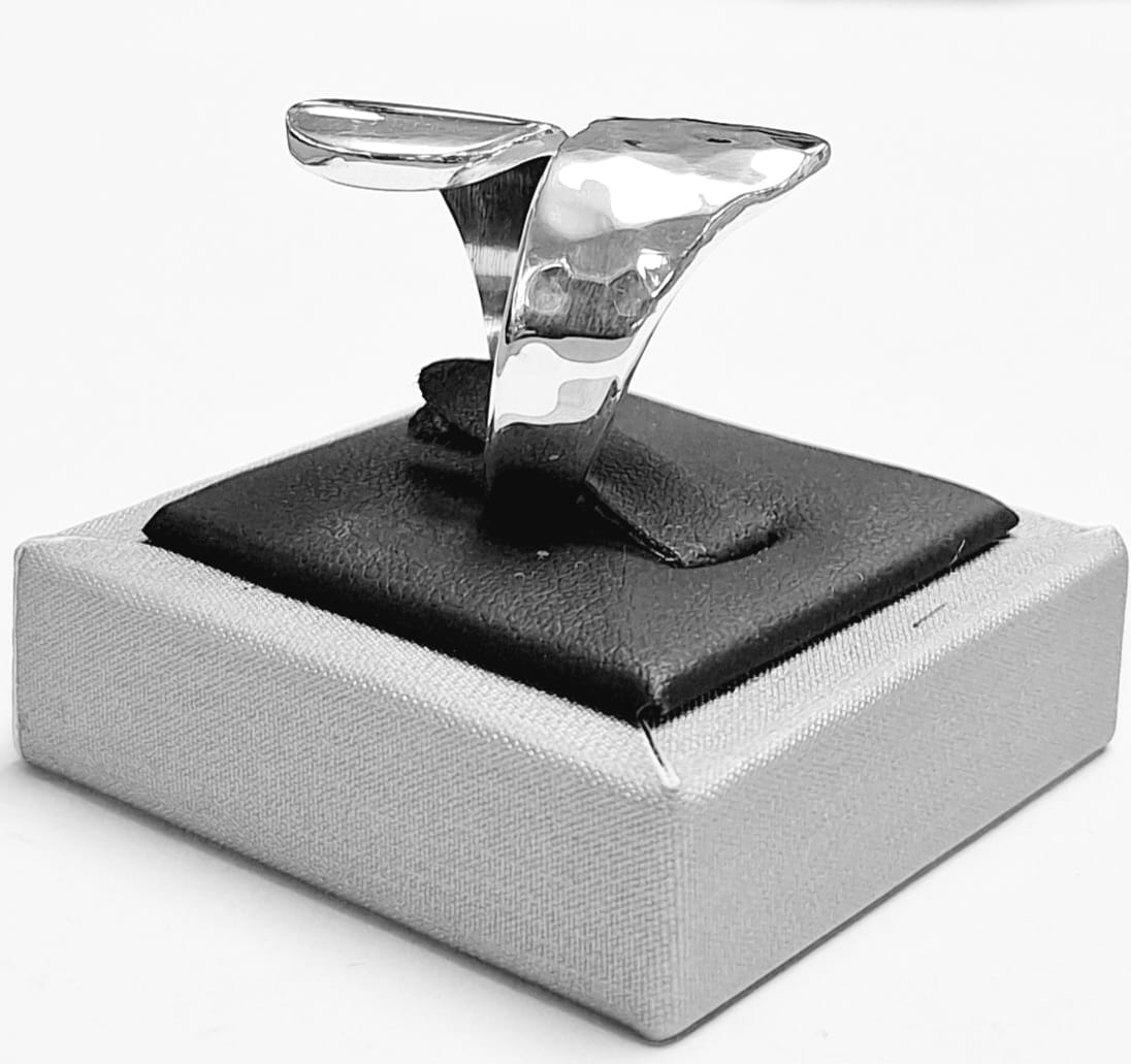 Anillo Martillado en Plata 925, vista frontal