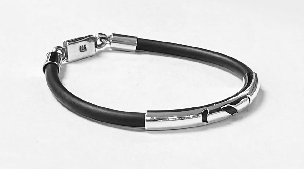 Brazalete en Plata Ley 925 con Caucho, vista frontal
