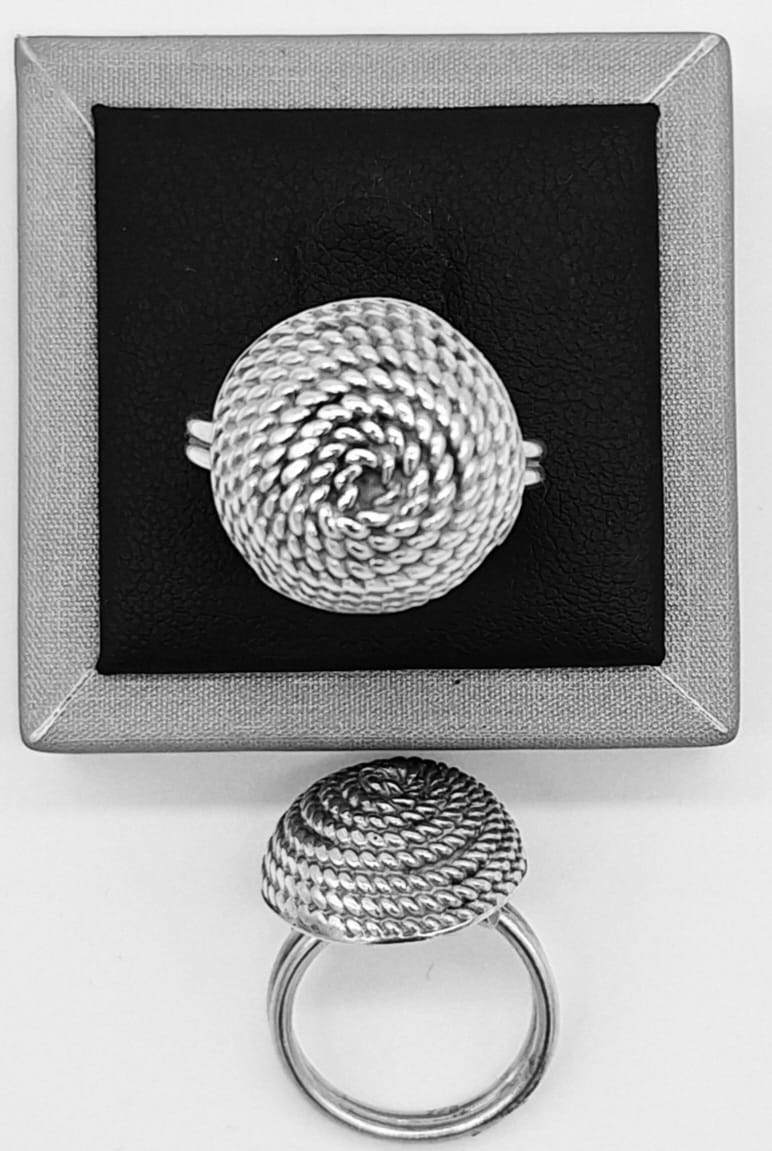 Sello de ley en el interior del anillo plata ley 925 , espiral .