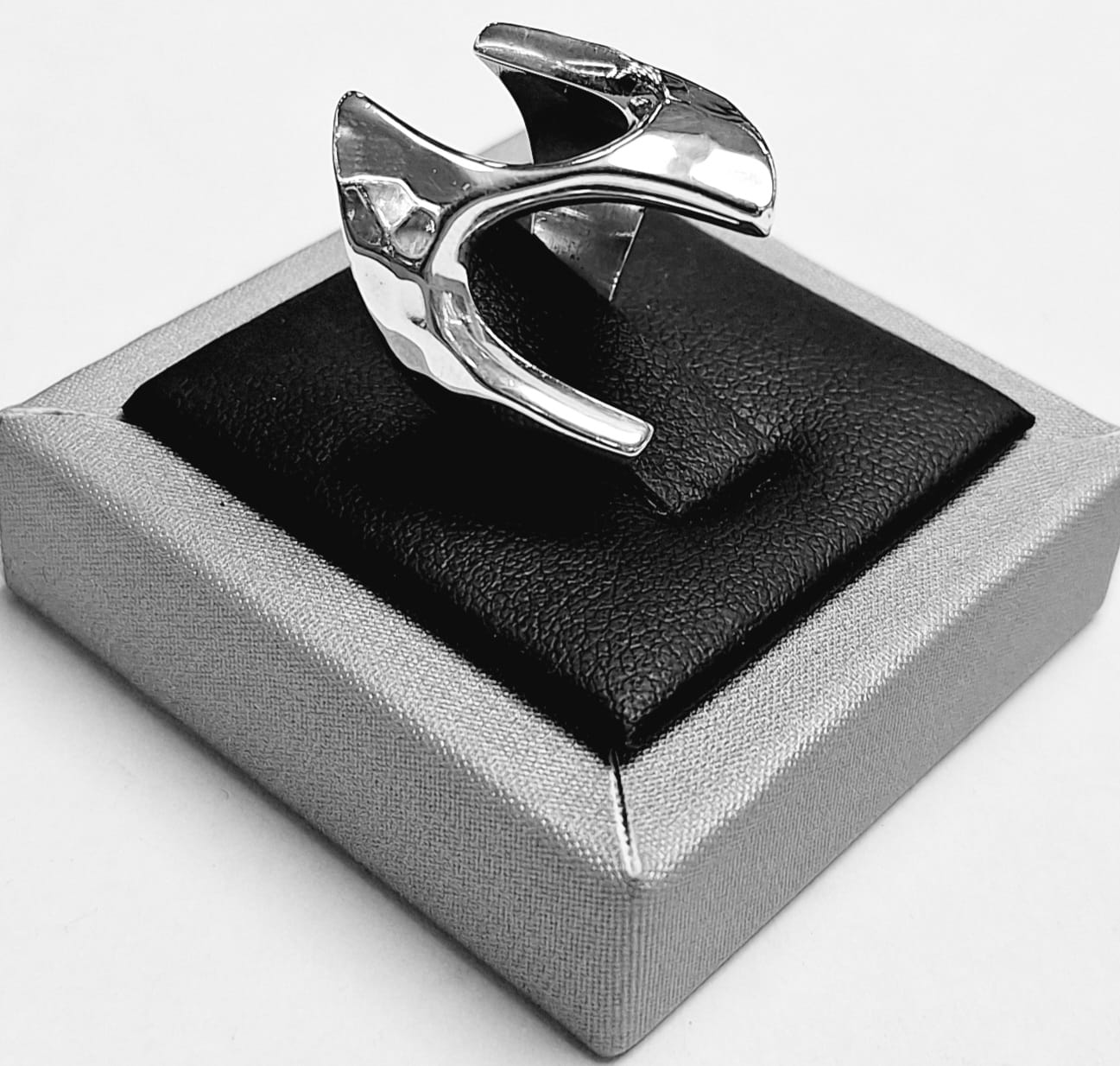 Anillo Martillada en Plata Ley 925, vista frontal