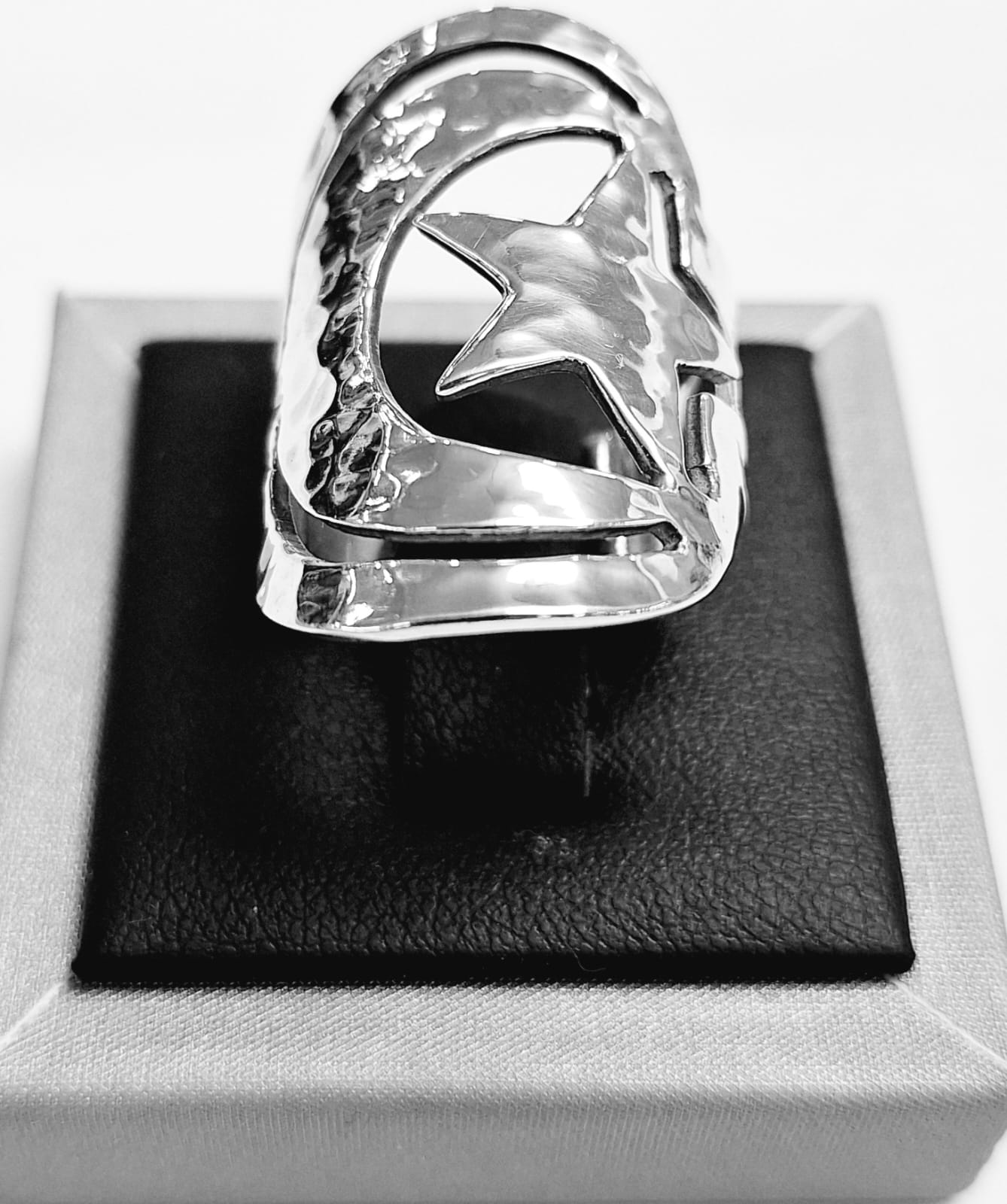 Sello de ley en el interior del anillo martillado plata ley 925