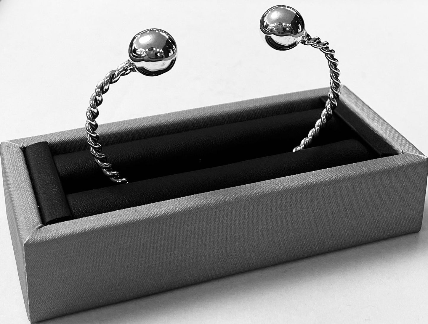 Brazalete Optima en Plata Ley 925, sello de autenticidad Plata Ley .925