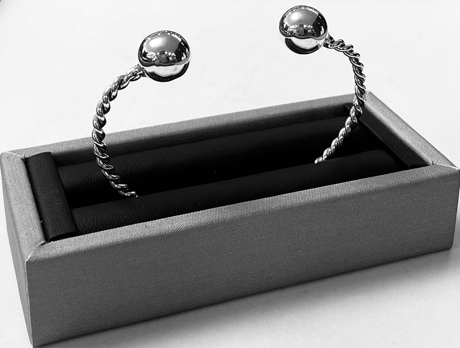 Brazalete Optima en Plata Ley 925, sello de autenticidad Plata Ley .925