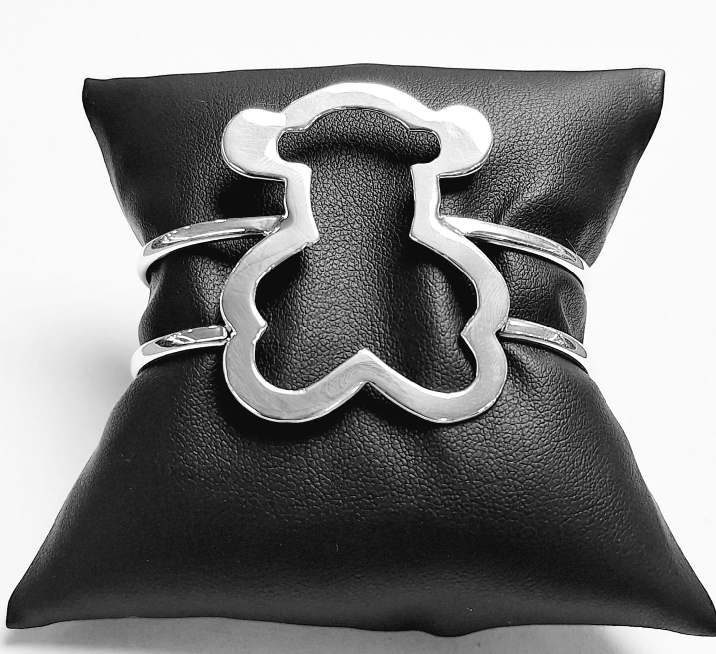 Sello de ley en el interior del brazalete en plata 925