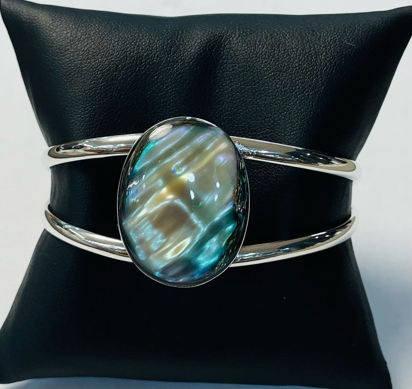 Brazalete con Concha de Abulon en Plata Ley 925, vista frontal