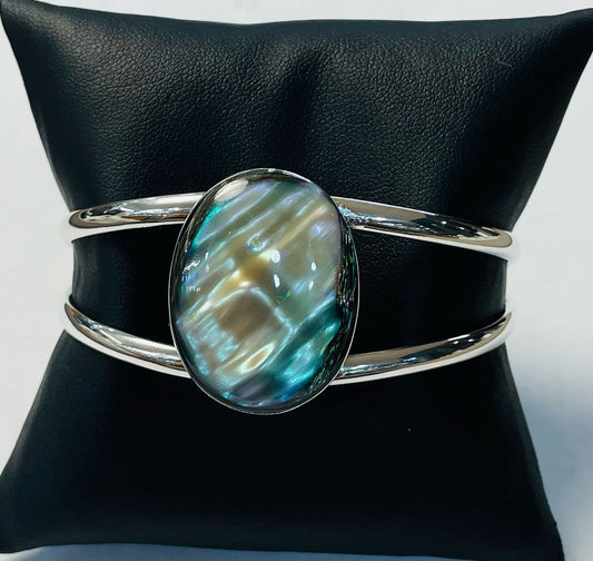 Brazalete con Concha de Abulon en Plata Ley 925, vista frontal