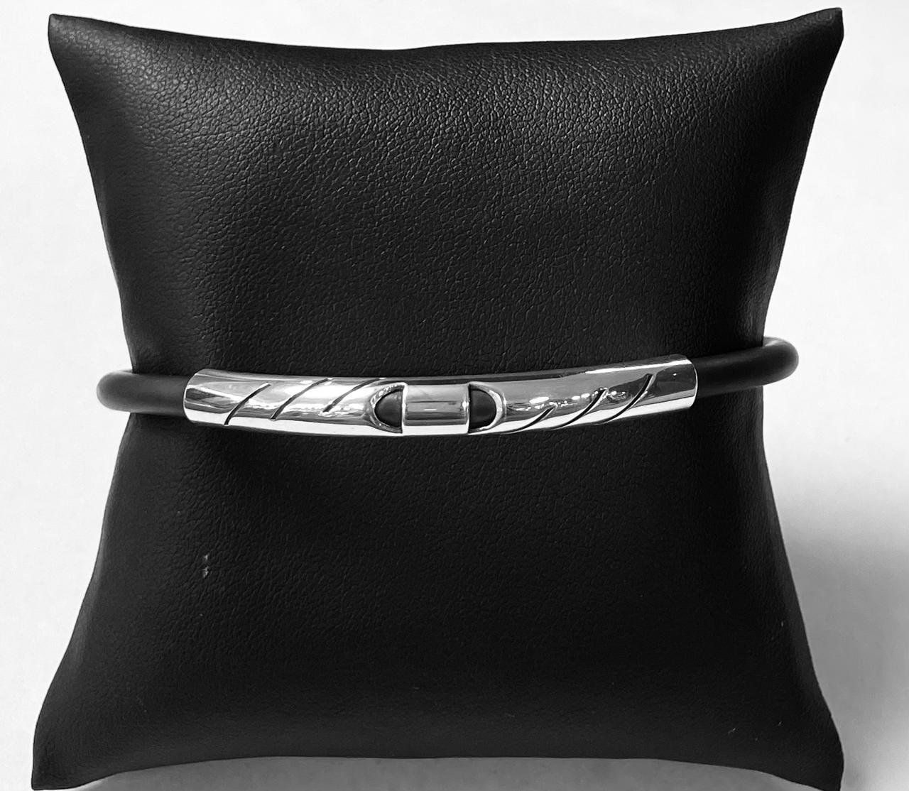 Brazalete en Plata Ley 925 con Caucho, sello de autenticidad Plata Ley .925