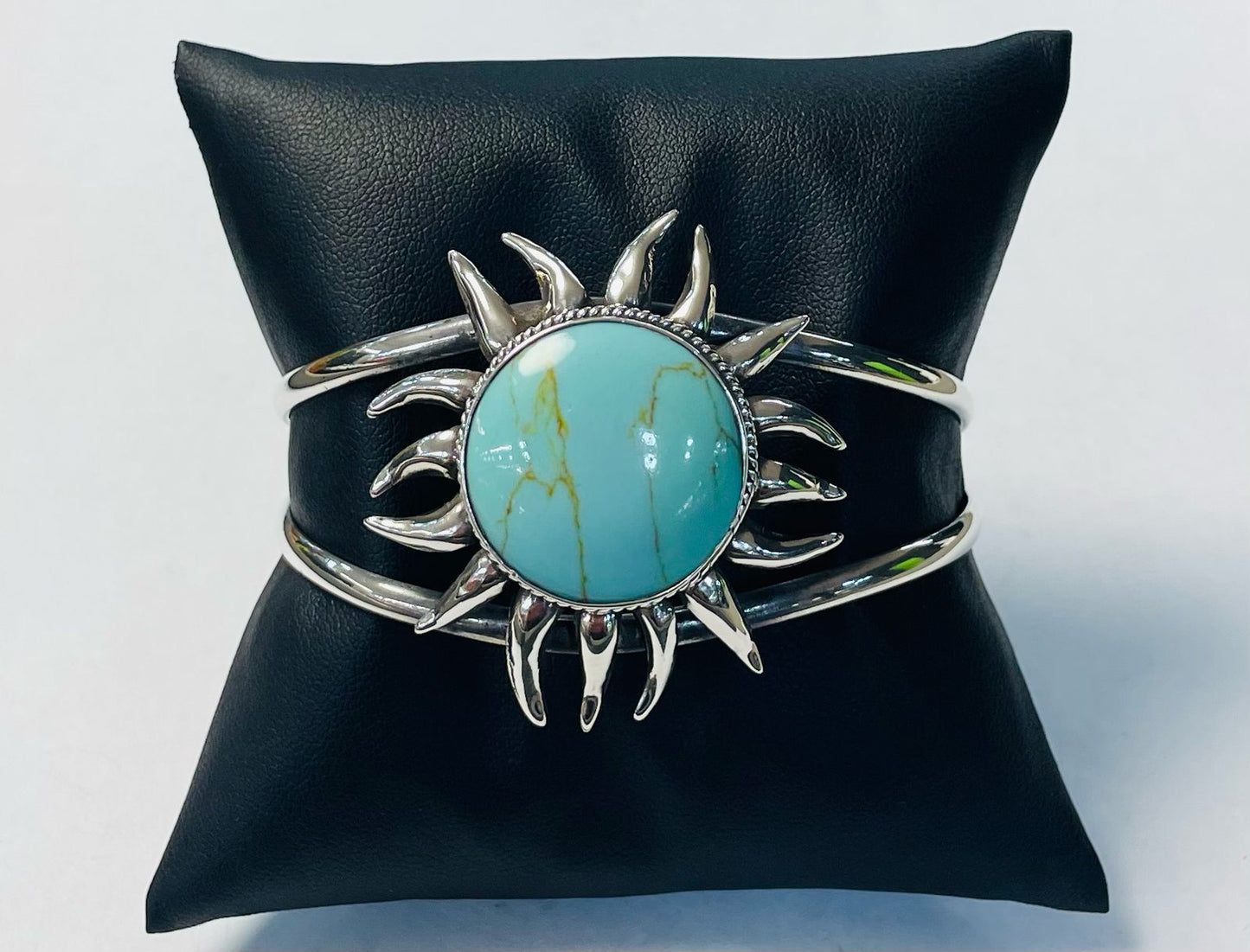Brazalete con Turquesa en Plata Ley 925, sello de autenticidad Plata Ley .925