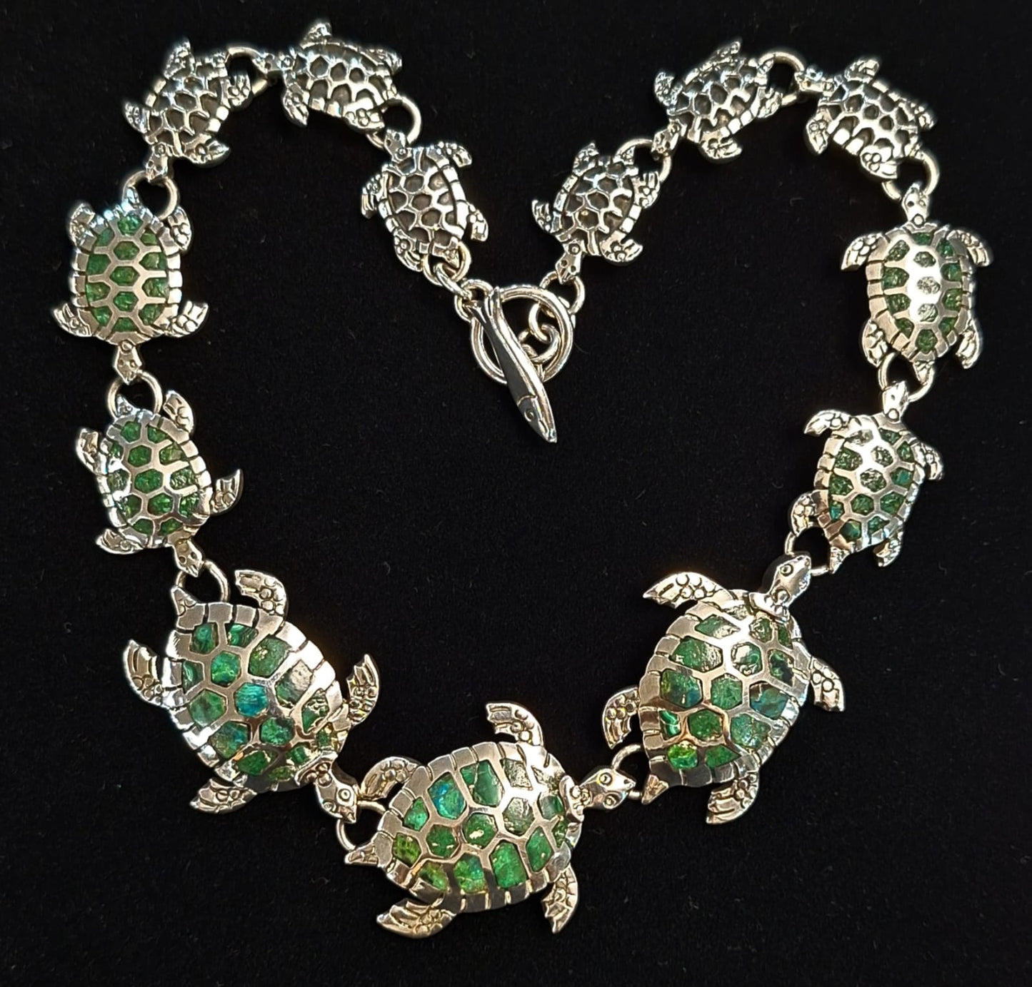 Sello de ley en el interior del collar con incrustaciones de malaquita en plata ley 925