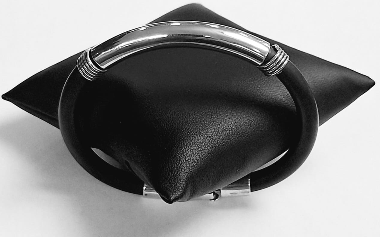 Brazalete en Plata Ley 925 con Caucho, vista frontal