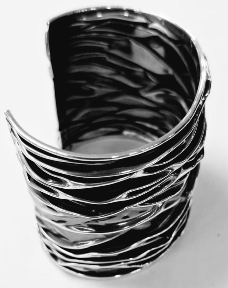Brazalete Corrugado en Plata Ley 925, sello de autenticidad Plata Ley .925
