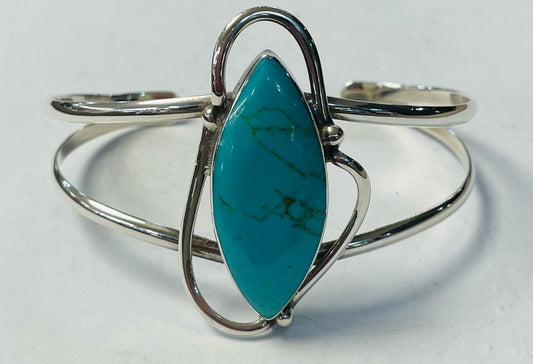 Sello de ley en el interior del brazalete con turquesa en plata ley 925