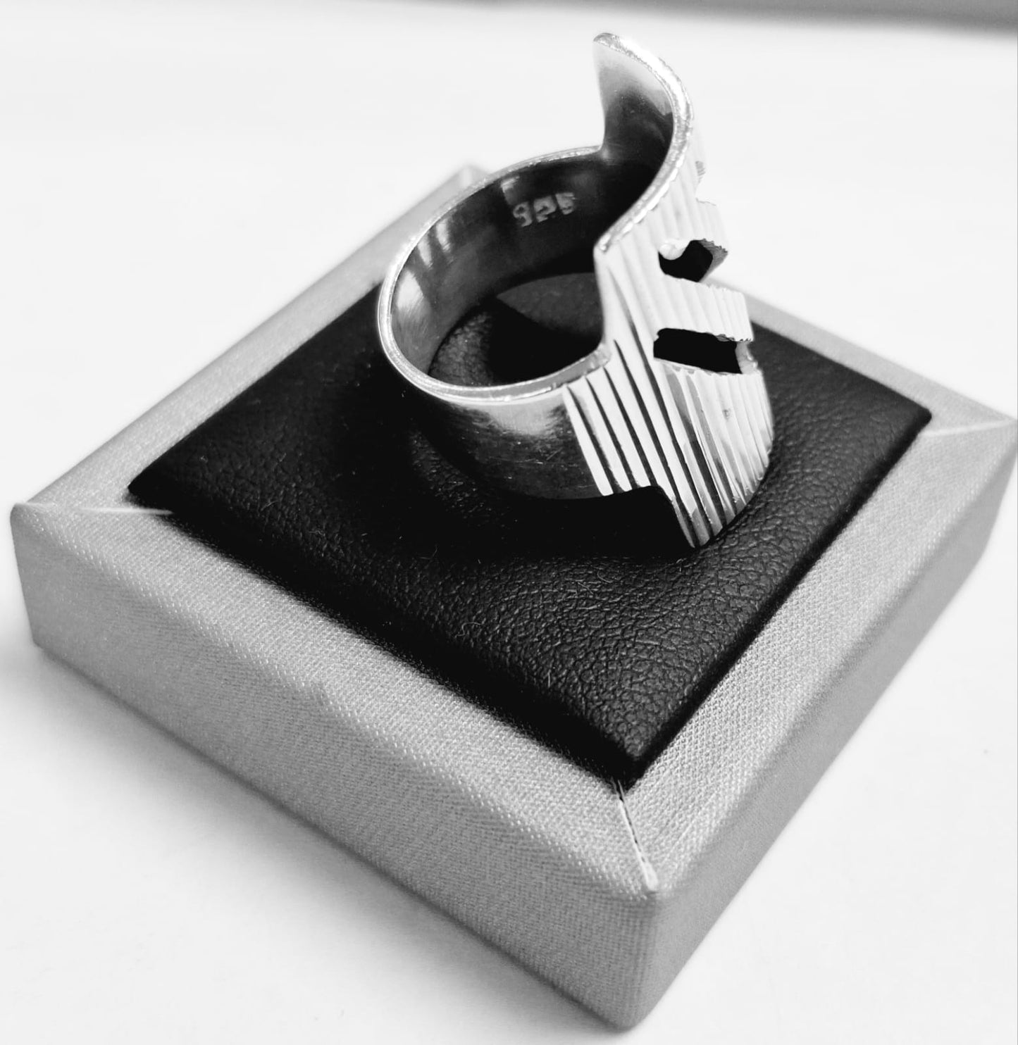 Anillo Diamantada Plata Ley 925, sello de autenticidad Plata Ley .925
