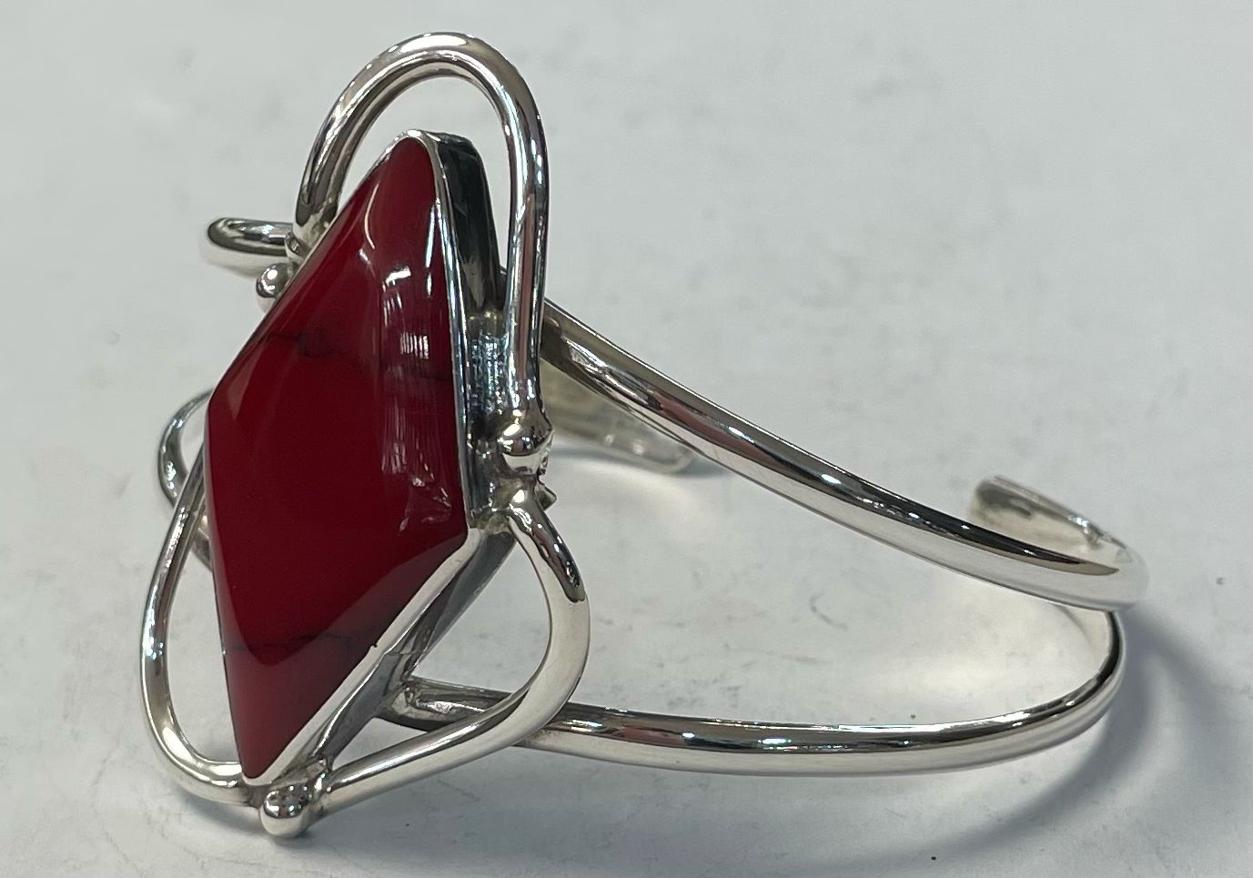 Brazalete con Coral en Plata Ley 925, vista frontal