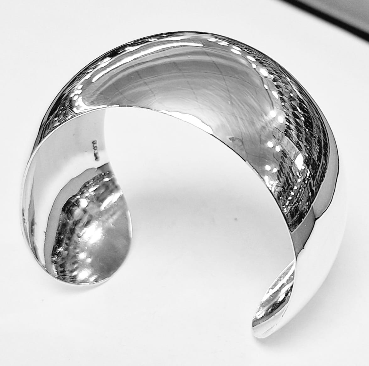 Brazalete en Plata Ley 925, sello de autenticidad Plata Ley .925