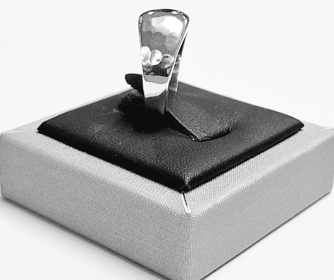 Anillo Martillado en Plata Ley 925, vista frontal