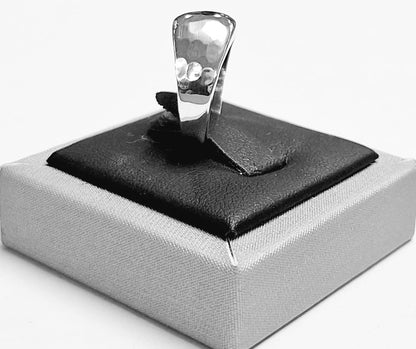 Anillo Martillado en Plata Ley 925, vista frontal