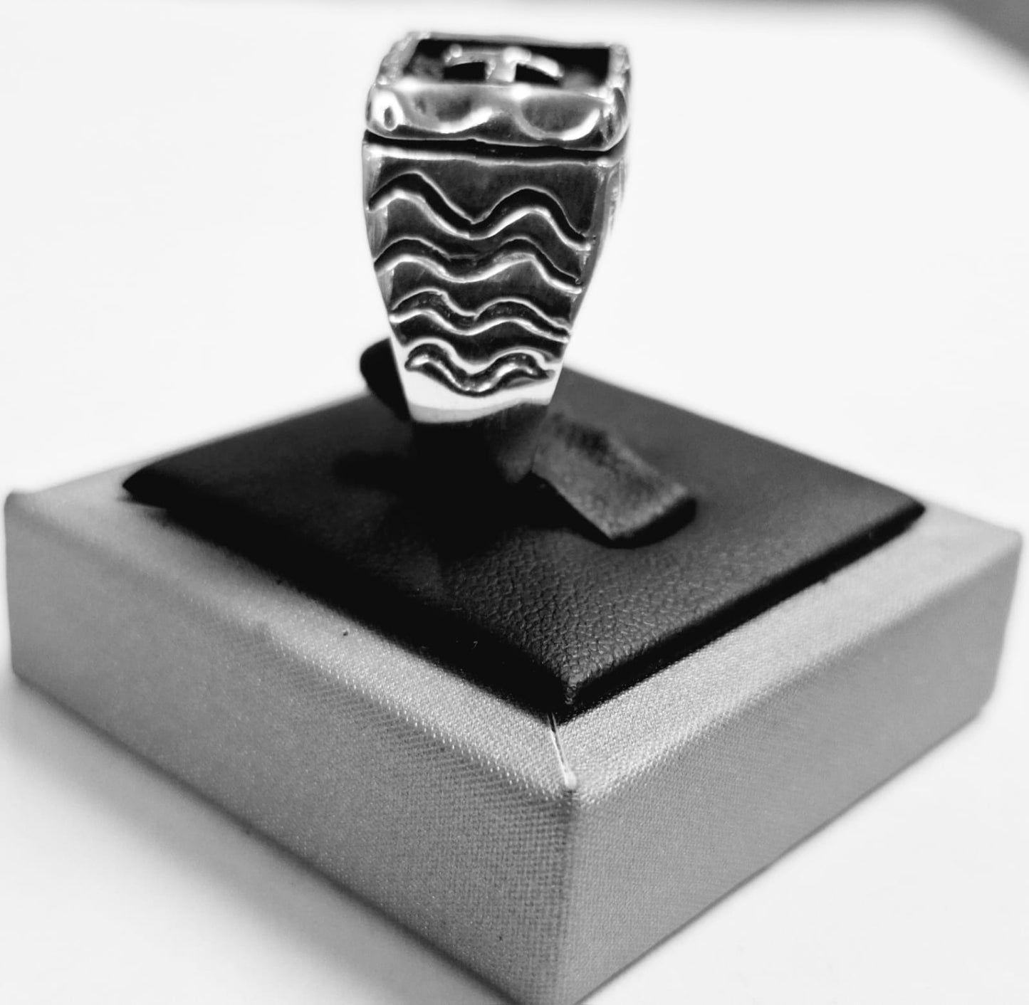Anillo Cruz en Plata Ley 950, vista frontal