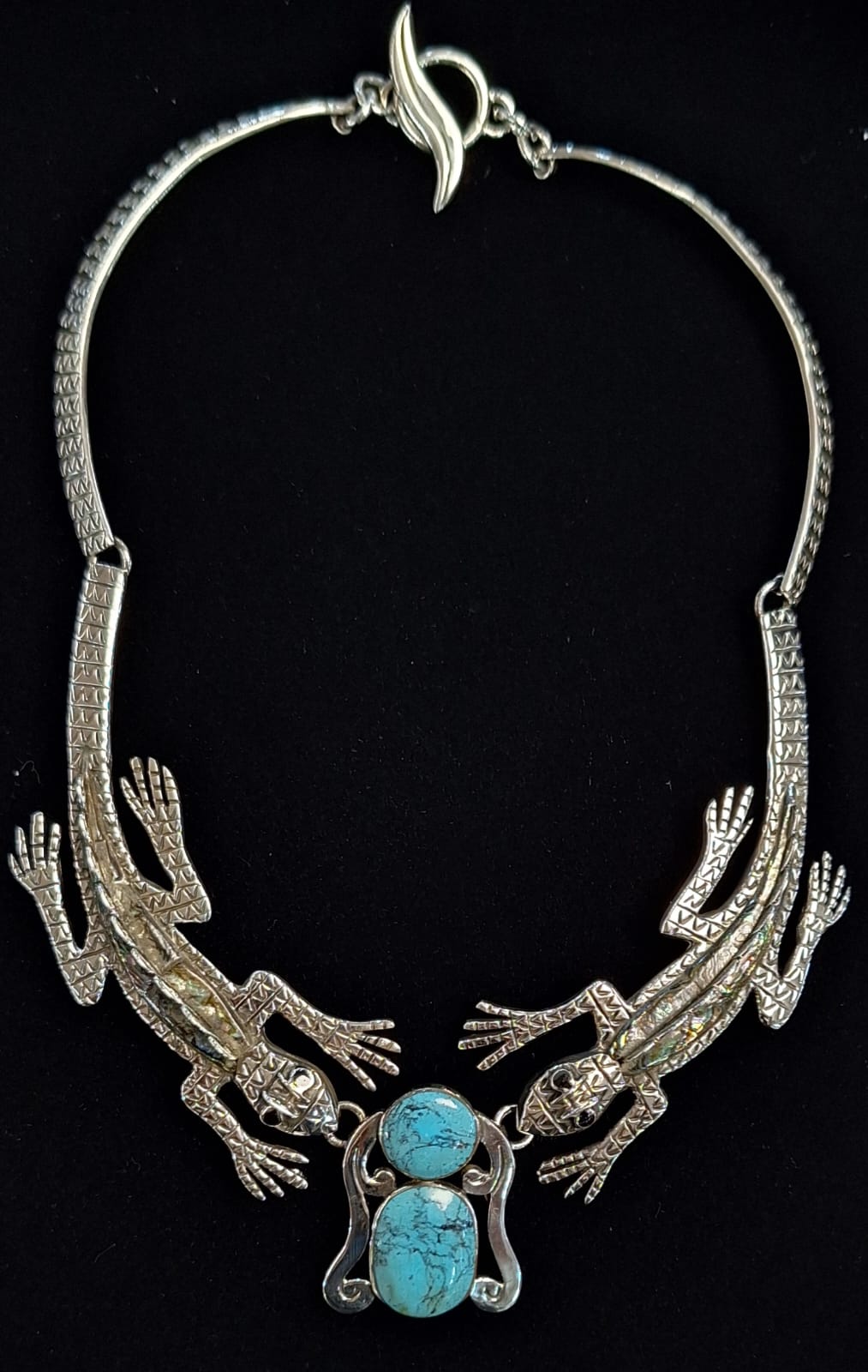 Sello de ley en el interior del collar iguana con incrustacion de turquesa en plata ley 925