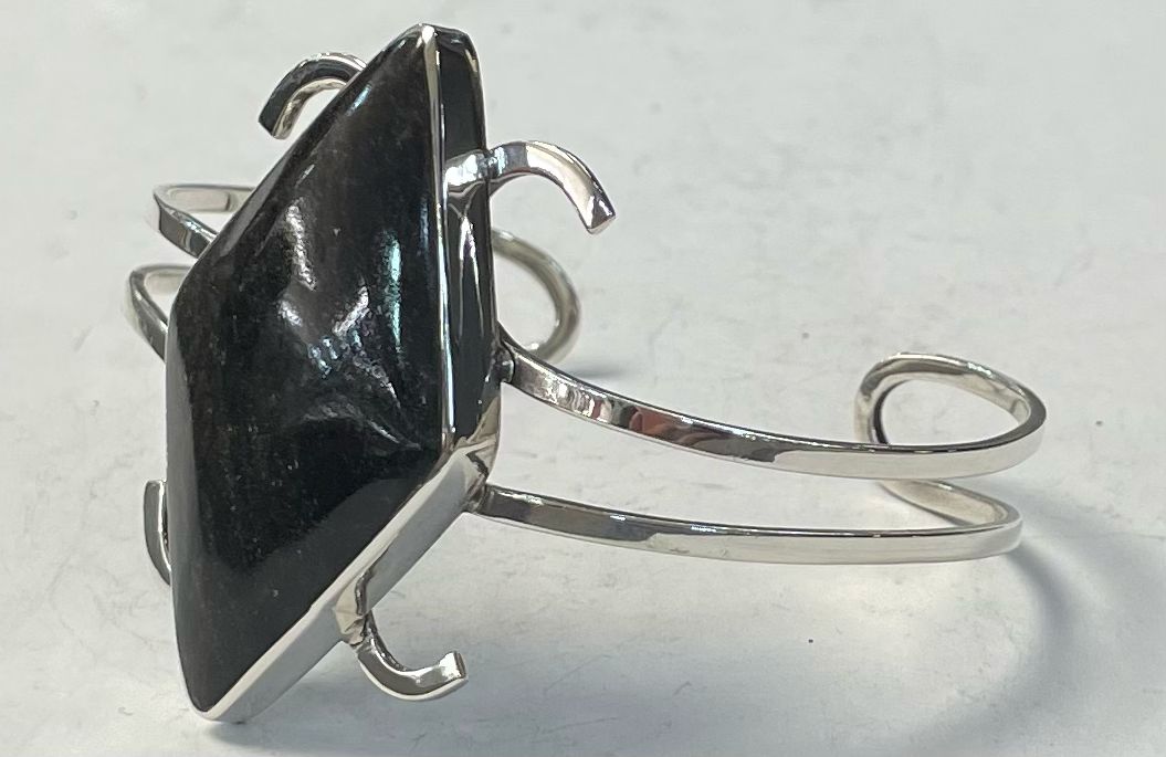 Brazalete con Obsidiana en Plata Ley 925, vista frontal