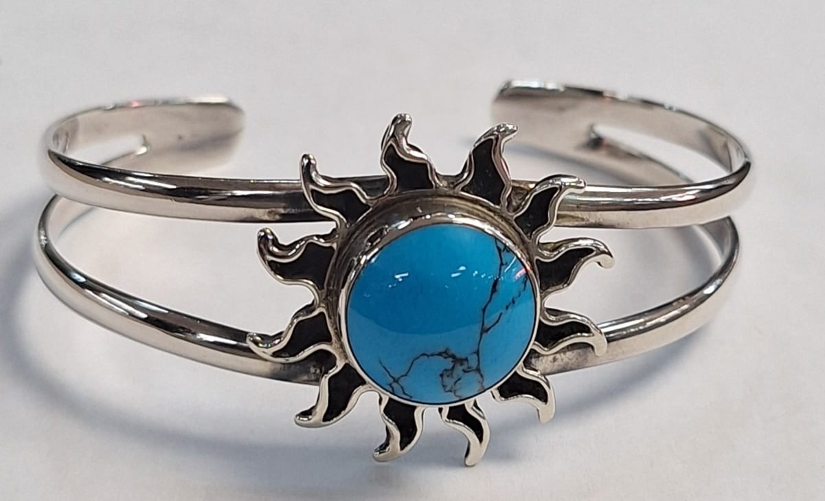 Sello de ley en el interior del brazalete con turquesa en plata ley 925